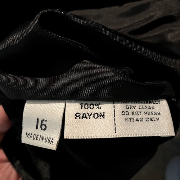 Vintage Woman’s Evan Picone  Black Velvet 5 Button Blouse Size 16 - Picture 5 of 5